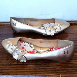 NWOT Born Gold Leather Flats 7